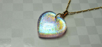Finest dichroic heart クリアーの内部に、様々な輝きが奥深く煌きます。 ラフォルム ガラスジュエリー ガラスアクセサリー
