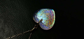 Finest dichroic heart 優しいハートのフォルム。 ラフォルム ガラスジュエリー ガラスアクセサリー