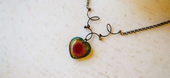 Aqua jewel heart ～ ANTIQUE ～ 天然石の「ウォーターメロントルマリン」のイメージの配色。アンティークゴールド色のデザインチェーン。 ラフォルム ガラスジュエリー ガラスアクセサリー