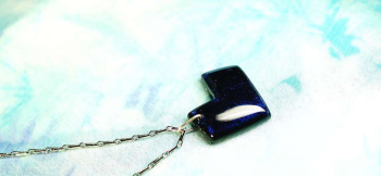 Diamond Heart 個性的な世界にひとつのオリジナルハート型ペンダント。 ラフォルム ガラスジュエリー ガラスアクセサリー