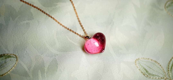 cuty peach love ふっくらとしたかわいらしいハート型ペンダント。 ラフォルム ガラスジュエリー ガラスアクセサリー