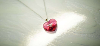 かんたん封入ペンダント / cuty peach love 可愛らしいハート型メモリアルペンダント。 ラフォルム ガラスジュエリー ガラスアクセサリー