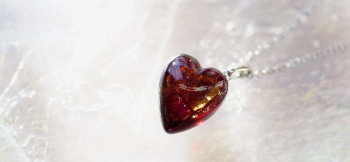 心からの愛を込めて ～ Elegant heart ～ 上品な色合いと煌きのメモリアルペンダント。 ラフォルム ガラスジュエリー ガラスアクセサリー