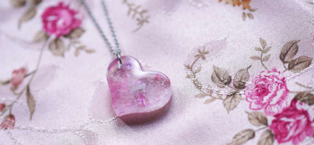 桜色の詩 ～ 紡ぐ ～ 煌く優しいイメージのオリジナルメモリアルハートペンダント。 ラフォルム ガラスジュエリー ガラスアクセサリー