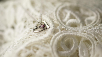 Rebirth heart K14WGを精製しK18WGで仕上げております。 ラフォルム ガラスジュエリー ガラスアクセサリー