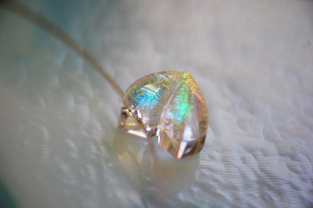 Petal of Love ～ A Heart's Essence ～ 可愛らしさと優美さを兼ね備えたハート形ペンダント。 ラフォルム ガラスジュエリー ガラスアクセサリー