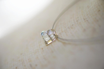 Petal of Love ～ A Heart's Essence ～ 無色透明クリアーの中に煌きを閉じ込めています。 ラフォルム ガラスジュエリー ガラスアクセサリー