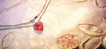 Innocent heart ～ 純真な心 ～ チェーンなどと相性○。 ラフォルム ガラスジュエリー ガラスアクセサリー
