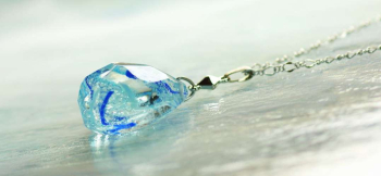 Ice heaven 氷の結晶のようなカットを施したペンダントです。 ラフォルム ガラスジュエリー ガラスアクセサリー