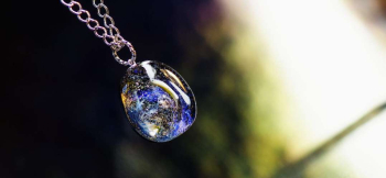 ラフォルム ガラスジュエリー ガラスアクセサリー Galaxy ～ Stardust cosmic ～ 『Galaxy ～ Stardust cosmic ～ 』をベースにお作りしました。暗い大きな宇宙に点々と様々な銀河が存在します。そんな銀河の美…