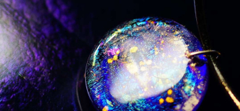 神秘なる青き宇宙 美しい煌きを閉じ込めています。 ラフォルム ガラスジュエリー ガラスアクセサリー