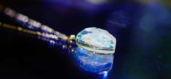 Iceberg drop 裏面はフラットで身につけやすいイメージです。。 ラフォルム ガラスジュエリー ガラスアクセサリー