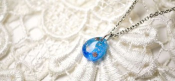 Sea of shine MINI 小ぶりのトップにブルーのグラデーションと細かな煌き。 ラフォルム ガラスジュエリー ガラスアクセサリー