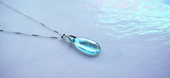 Aqua drop ～ 珊瑚の海 ～ アクアブルーに優しい煌きを施した逸品。 ラフォルム ガラスジュエリー ガラスアクセサリー