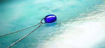 Dichroic blue half planet 小ぶりで身に着け易い逸品です。 ラフォルム ガラスジュエリー ガラスアクセサリー