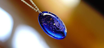 Oval galaxy コバルトブルーの美しい色合い。 ラフォルム ガラスジュエリー ガラスアクセサリー