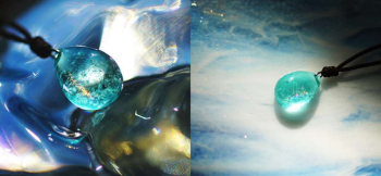 星の海のドロップ 澄んだアクアブルーの色味に優しいレインボーラメの煌きを施しております。 ラフォルム ガラスジュエリー ガラスアクセサリー