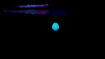Sea of blue HawaiiⅡ 蓄光加工を施しておりますので光を吸収させますと、暗闇で淡く神秘的に光ります。 ラフォルム ガラスジュエリー ガラスアクセサリー