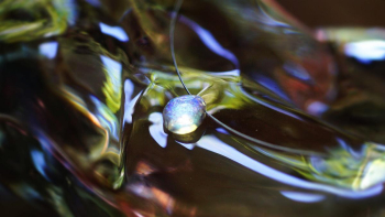 Dichroic dropⅡ 内部には美しいダイクロガラスの煌き。 ラフォルム ガラスジュエリー ガラスアクセサリー