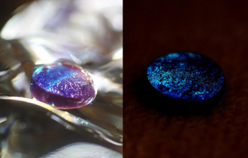 幻光の雫 ～ 時を越える煌き ～ 蓄光加工を施すことで、昼の光を受けた美しさとは異なる、夜の静寂の中で浮かび上がる青い輝きもお楽しみいただけます。 ラフォルム ガラスジュエリー ガラスアクセサリー