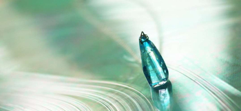 Aqua crystal world 普遍的な立体的フォルム。 ラフォルム ガラスジュエリー ガラスアクセサリー