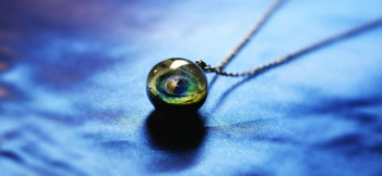 Cosmic spiral 銀河は、多種の色合いとダイクロガラスで表現しています。 ラフォルム ガラスジュエリー ガラスアクセサリー