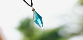 Dreamblue ～ 星の世界  ～ シンプルで美しい八面体のフォルムです。 ラフォルム ガラスジュエリー ガラスアクセサリー