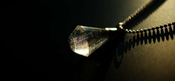 Dream Diamond クールで美しいペンダントです。 ラフォルム ガラスジュエリー ガラスアクセサリー