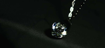 Happeiest Serendipity ～ with Sincerity 内部に7石のホワイトサファイアをランダムに封入しています。 ラフォルム ガラスジュエリー ガラスアクセサリー