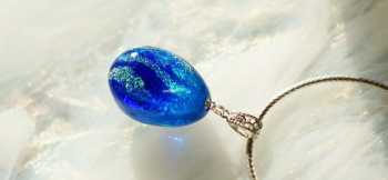 Sea Egg ブルーの濃淡が美しい海のたまご。 ラフォルム ガラスジュエリー ガラスアクセサリー