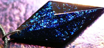 BLUE PLANET DIAMOND 内部には無数の美しいブルーのラメが煌きます。 ラフォルム ガラスジュエリー ガラスアクセサリー