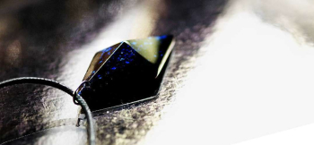 BLUE PLANET DIAMOND スタイリッシュなピラミッド的なフォルム。 ラフォルム ガラスジュエリー ガラスアクセサリー