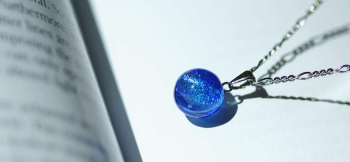 Dichroic water planet まるで煌く水の惑星のように神秘的。 ラフォルム ガラスジュエリー ガラスアクセサリー