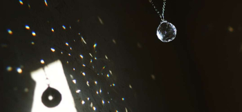 サンキャッチャーペンダント ～ 幻の銀水晶 ～ 「サンキャッチャー」としてもお楽しみいただけます♪ ラフォルム ガラスジュエリー ガラスアクセサリー