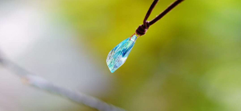 聖水の結晶 さまざまなシーンでお楽しみください。 ラフォルム ガラスジュエリー ガラスアクセサリー