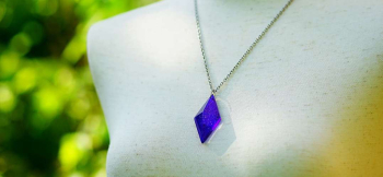 Blue universe of stardust ステンレスチェーンを使用した、存在感のある五面体ペンダント。 ラフォルム ガラスジュエリー ガラスアクセサリー