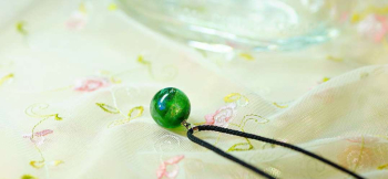 Various gleam sphere シンプルな球体ペンダント。 ラフォルム ガラスジュエリー ガラスアクセサリー