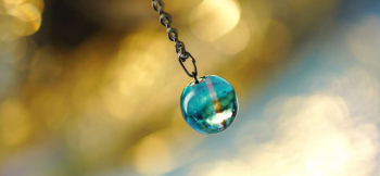 Dichroic planet width circle ～ Aqua ～ 中央クリアーの層が印象的です。 ラフォルム ガラスジュエリー ガラスアクセサリー