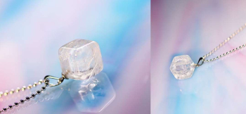 Snow cube 粉雪の舞う冬の景色を閉じ込めています。 ラフォルム ガラスジュエリー ガラスアクセサリー
