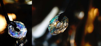 SPARKLING FROZEN CIRCLE 見る角度や光の当たり方で様々な表情に変化します。 ラフォルム ガラスジュエリー ガラスアクセサリー