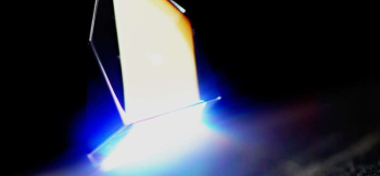 Amazing prism 光が内部で分散し虹色に煌きます。 ラフォルム ガラスジュエリー ガラスアクセサリー