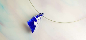 BLUE ROCK ICE 氷のかけらを思わせるイメージです。 ラフォルム ガラスジュエリー ガラスアクセサリー