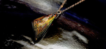 Holographic galaxy チタン製チェーンをお付けしております。軽くお肌に優しい素材です。 ラフォルム ガラスジュエリー ガラスアクセサリー