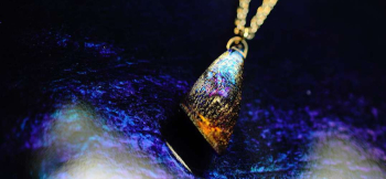 Polyhedral shine galaxy ～ 幻想の煌き ～ 様々な角度からその煌きを。 ラフォルム ガラスジュエリー ガラスアクセサリー