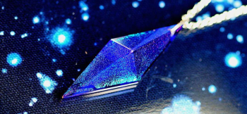 Pure dream ～ Royal blue Pyramid ～ 美しい内部の煌き。 ラフォルム ガラスジュエリー ガラスアクセサリー