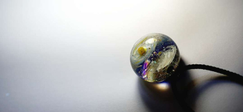 惑星銀河の旅 宇宙のワンシーンを表現したオリジナルペンダント。 ラフォルム ガラスジュエリー ガラスアクセサリー