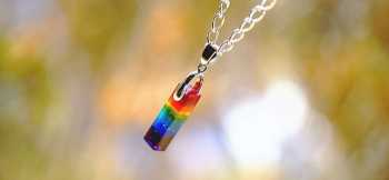 Rainbow pillar 直方体のスタイリッシュなオリジナルペンダント。 ラフォルム ガラスジュエリー ガラスアクセサリー