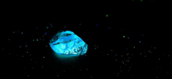 Ice stone ～ Importance ～ 暗闇では美しい蓄光加工も施しております。 ラフォルム ガラスジュエリー ガラスアクセサリー