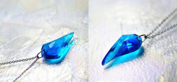 ICE FANG ～ 水の天使 ～ 牙のようなフォルム。 ラフォルム ガラスジュエリー ガラスアクセサリー