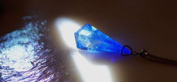 BLUE COMET CRYSTAL ライトスカイブルーの透明感のある色合い。 ラフォルム ガラスジュエリー ガラスアクセサリー